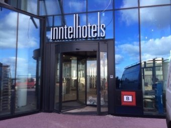 Entree Inntel hotel Marina Beach in Scheveningen door Haaxman Lichtreclame