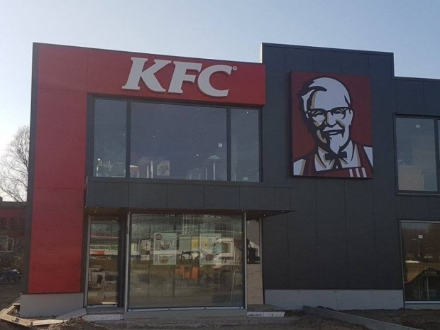 KFC heeft meerdere reclame uitingen geleverd gekregen door Haaxman Lichtreclame uit Mijdrecht