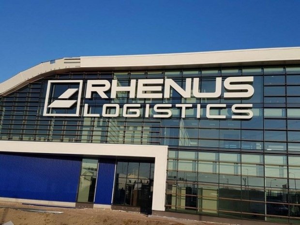 Rhenus Logistics voorzien van gevelreclame voor een glasgevel door Haaxman Lichtreclame uit Mijdrecht