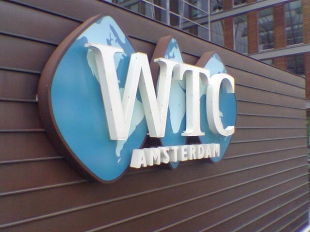 WTC Amsterdam voorzien van de gevelreclame door Haaxman Lichtreclame uit Mijdrecht