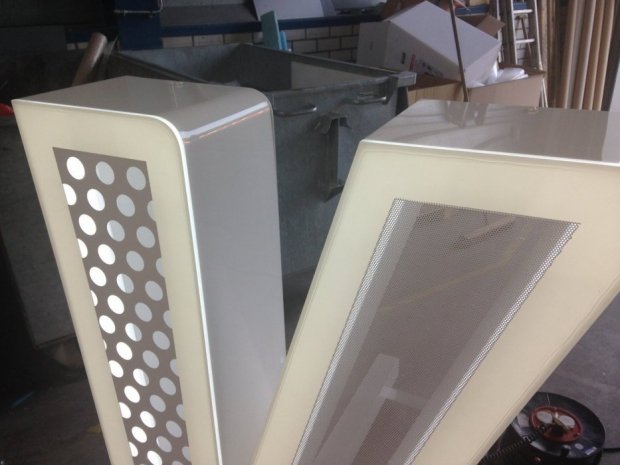 Close-up van de speciale gevelbelettering voor Vanderlande geleverd en gemonteerd door Haaxman Lichtreclame