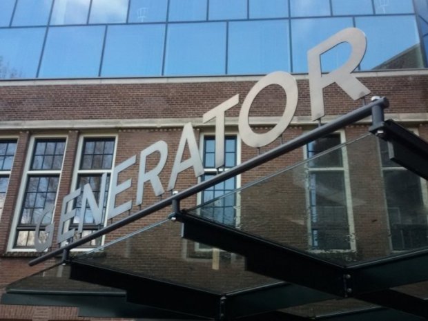 Generator Amsterdam onverlichte gevelreclame geleverd door Haaxman Lichtreclame uit Mijdrecht