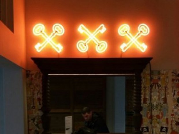 Neon binnenreclame geleverd aan Generator Hotels in Amsterdam door Haaxman