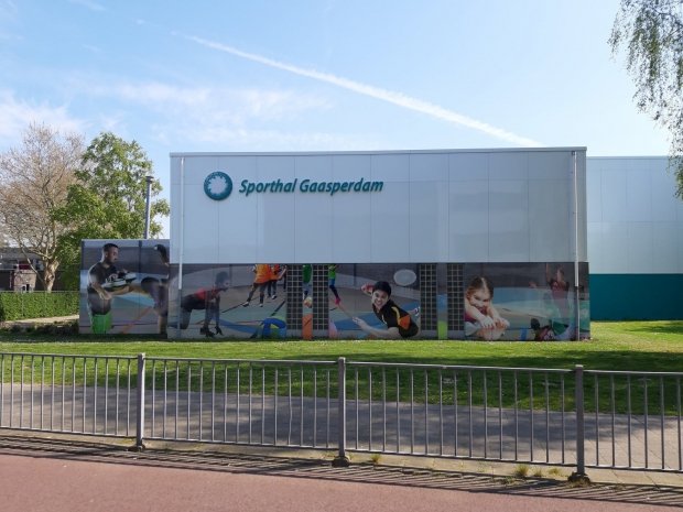 Sporthal Gaasperdam getransformeerd van lelijk eendje naar zo waar een SportPaleis gevel 3 na situatie